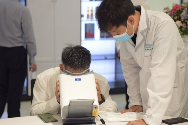 Automatic Fundus Camera showed at the first Health Service Center in Shanghai